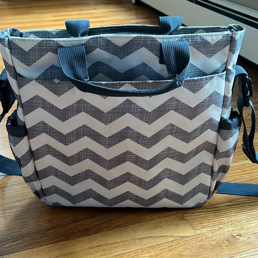 SkipHop crossbody diaper bag or travel bag. Gray and cream chevron design in EUC